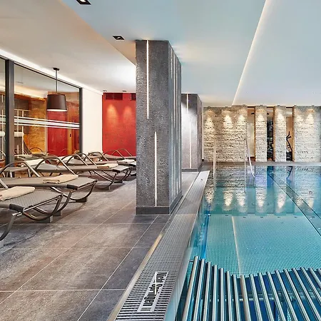 Garni Montes فندق