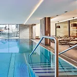 فندق Garni Montes 4*